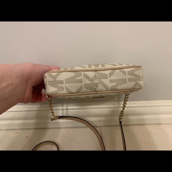 Michael Kors white purse - Picture 4 of 5